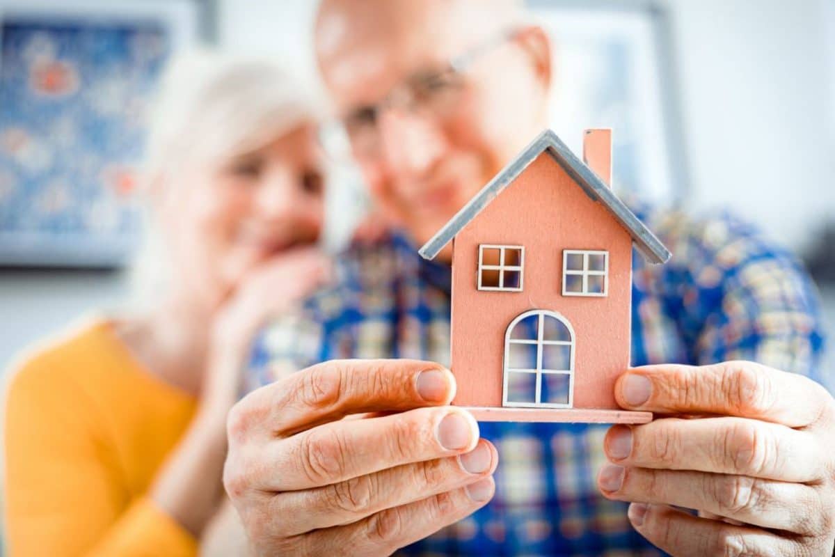 Exploring The Advantages And Disadvantages Of Reverse Mortgages