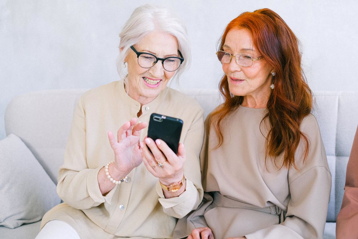 Improve the quality of life with a phone designed for the elderly