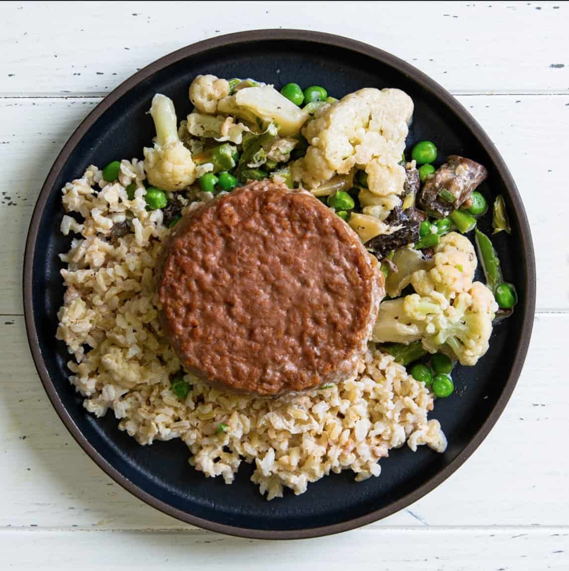 RICE WITH CAULIFLOWER AND BEYOND BURGER® PATTY 1