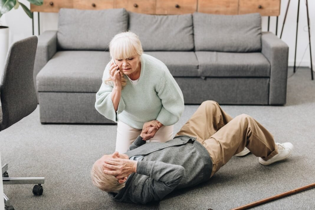 Seniors: Prevent falls & boost confidence! Learn home modifications, lifestyle adjustments & safety tips to stay active & independent.