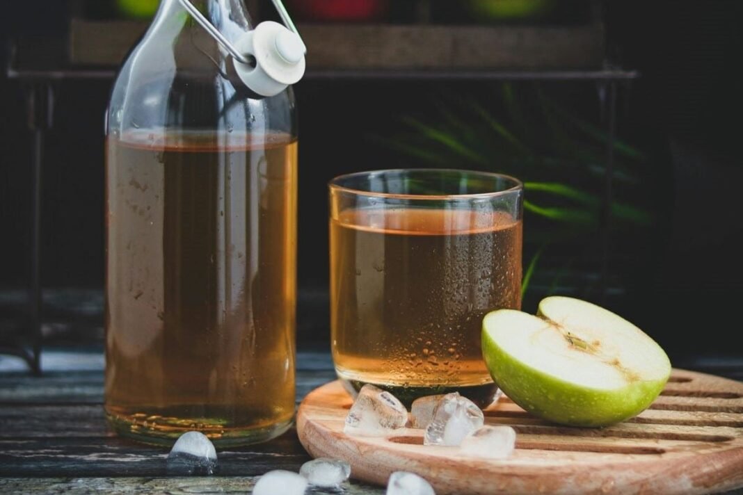 The Advantages of Apple Cider Vinegar: 5 Reasons to Embrace the Bath-time Bliss