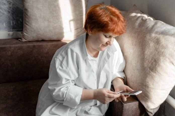 Active-seniors-communication-conversation-elderly-finance-grandmother-health-indoors-internet-lady_t20_pLQp61